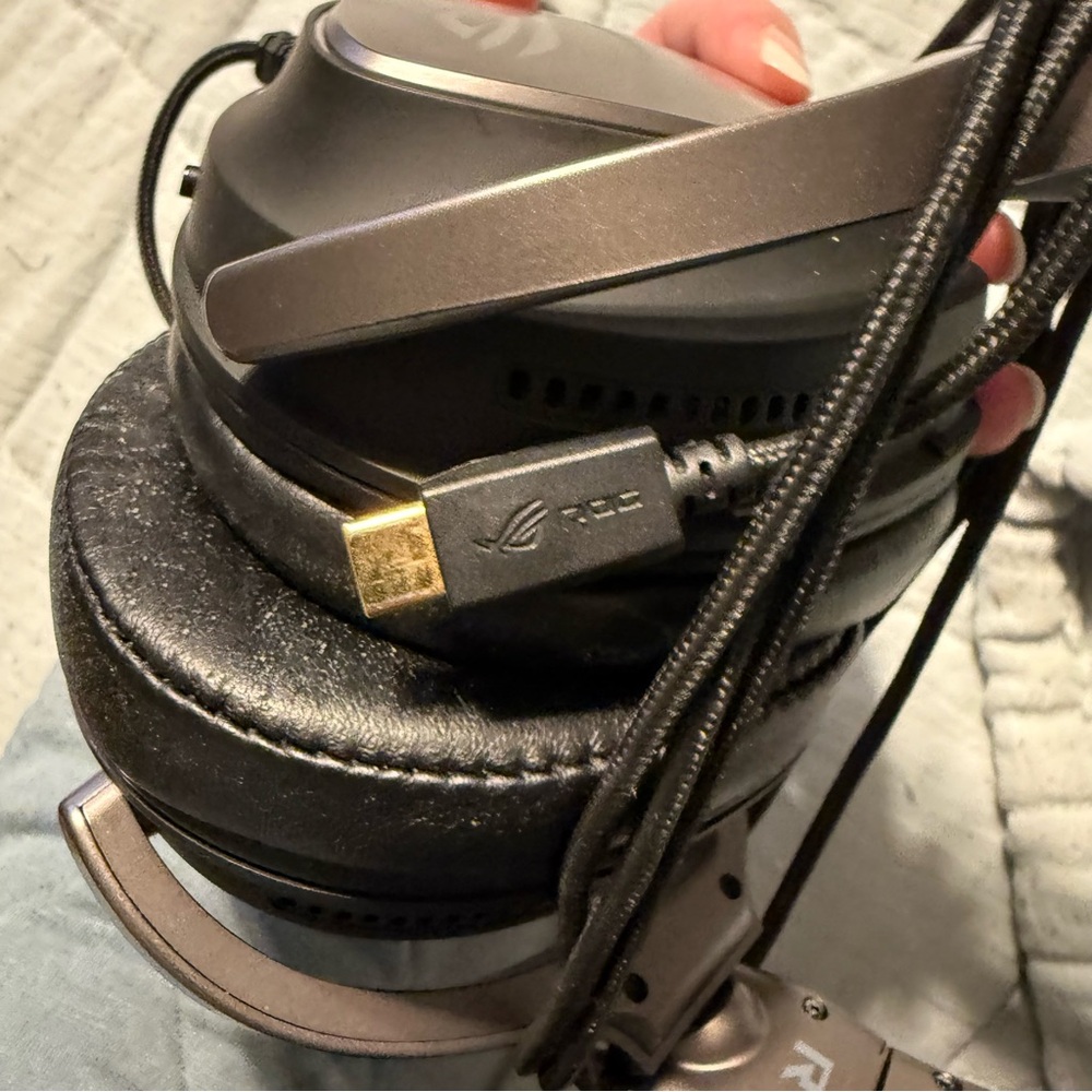 ASUS Black and Silver Computer Headset - Picture 12 of 12